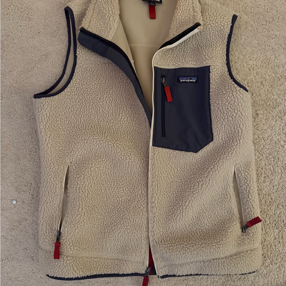 Patagonia Women's Classic Retro-X® Cream and Gray Fleece Vest - Picture 2 of 5